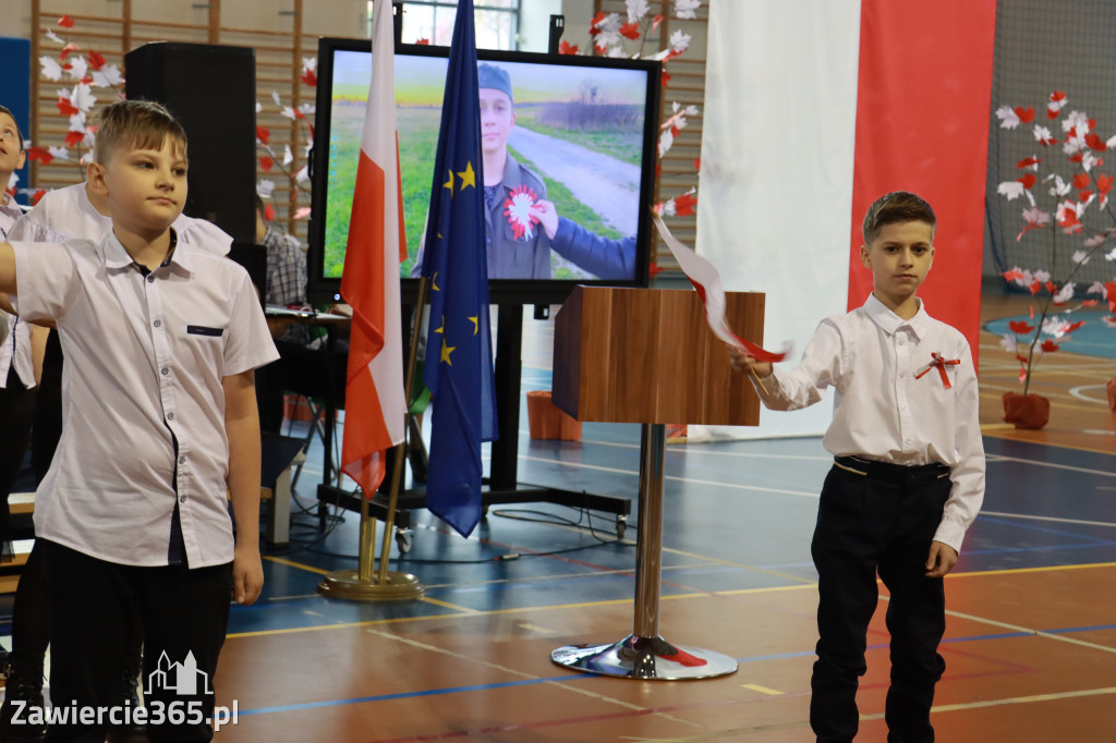FOTORELACJA - Uroczystość Nadania Sztandaru Sp1 Poręba