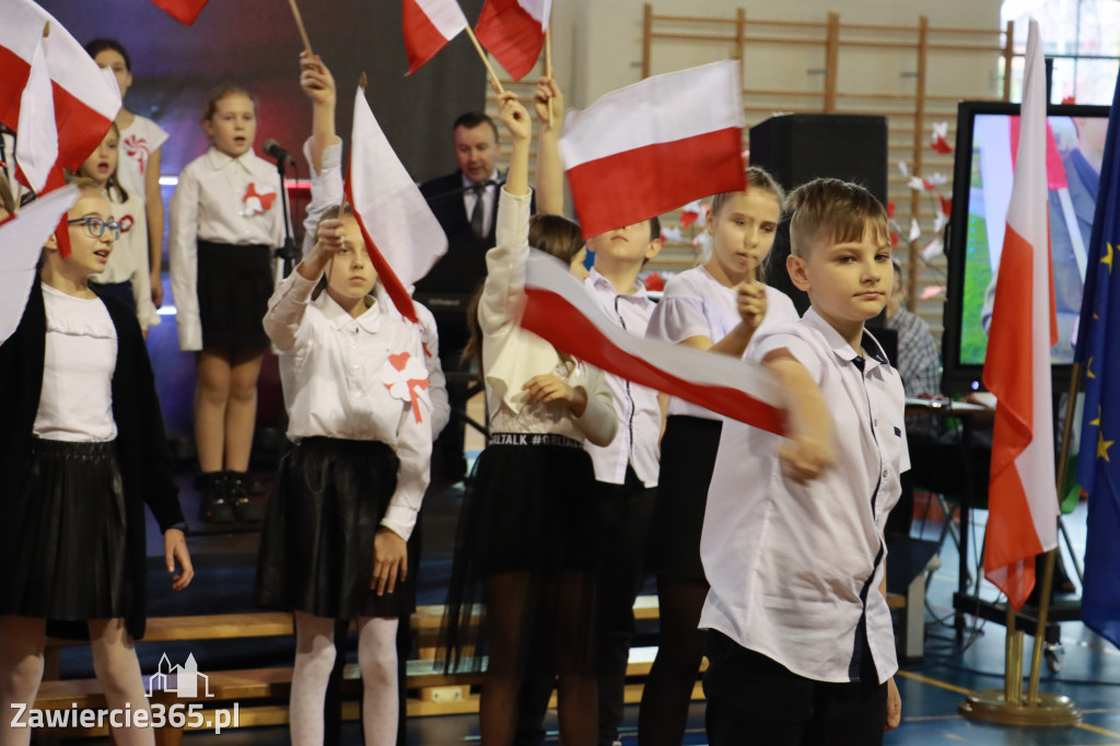 FOTORELACJA - Uroczystość Nadania Sztandaru Sp1 Poręba
