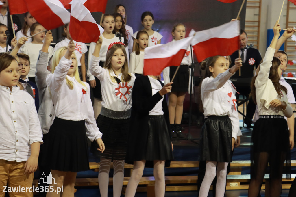 FOTORELACJA - Uroczystość Nadania Sztandaru Sp1 Poręba