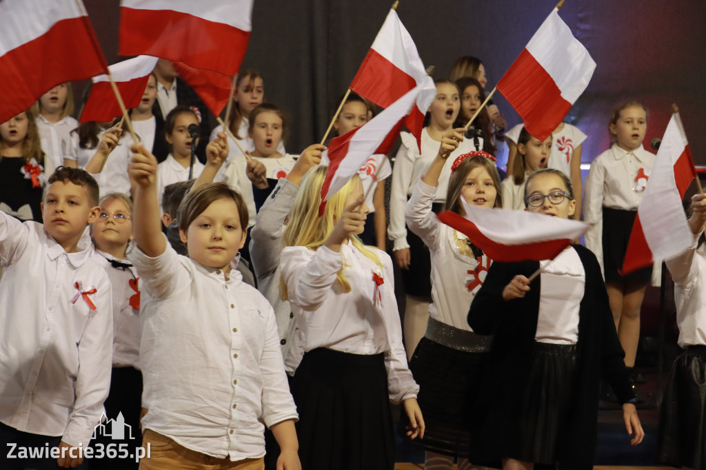 FOTORELACJA - Uroczystość Nadania Sztandaru Sp1 Poręba