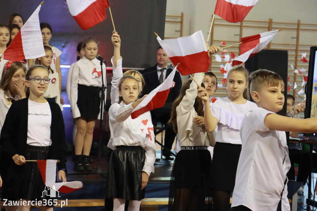 FOTORELACJA - Uroczystość Nadania Sztandaru Sp1 Poręba
