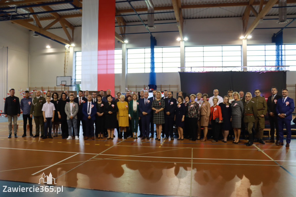 FOTORELACJA - Uroczystość Nadania Sztandaru Sp1 Poręba