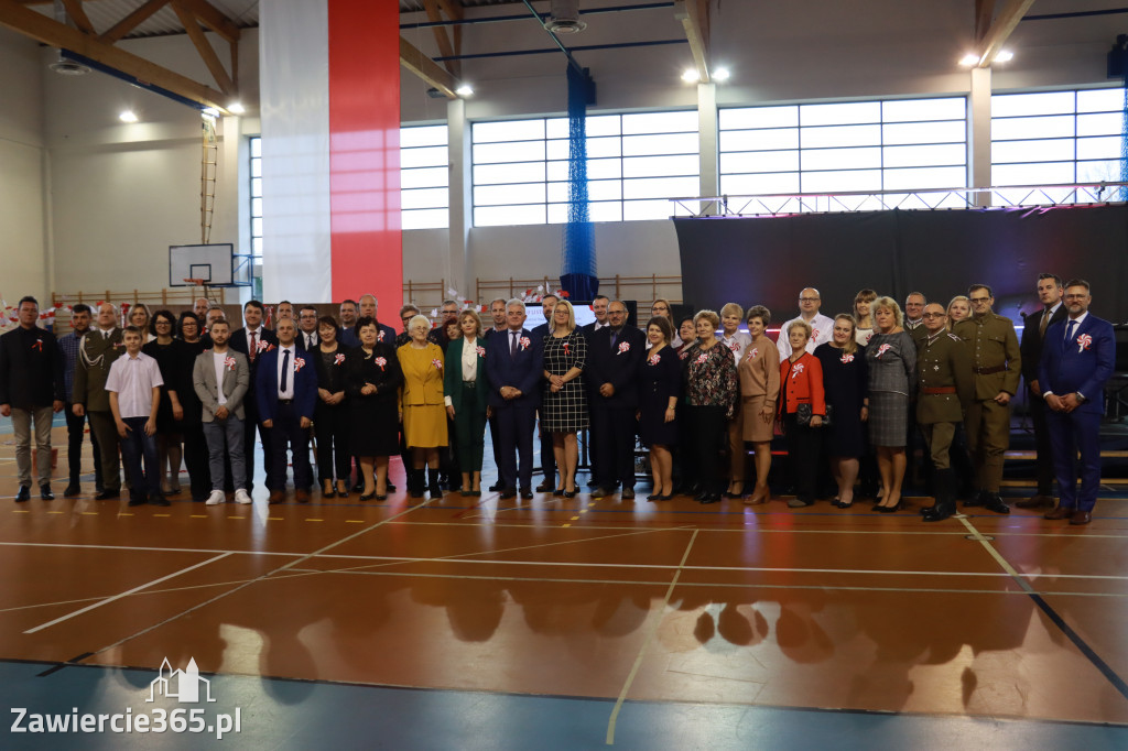 FOTORELACJA - Uroczystość Nadania Sztandaru Sp1 Poręba