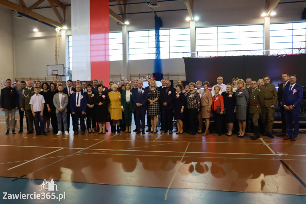 FOTORELACJA - Uroczystość Nadania Sztandaru Sp1 Poręba