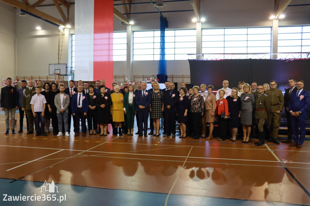 FOTORELACJA - Uroczystość Nadania Sztandaru Sp1 Poręba