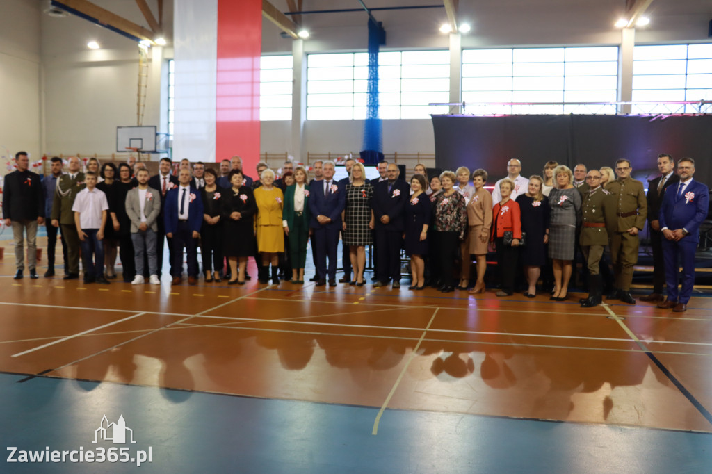 FOTORELACJA - Uroczystość Nadania Sztandaru Sp1 Poręba