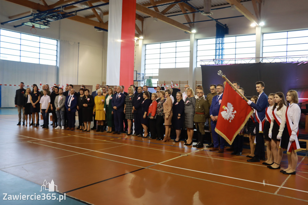FOTORELACJA - Uroczystość Nadania Sztandaru Sp1 Poręba