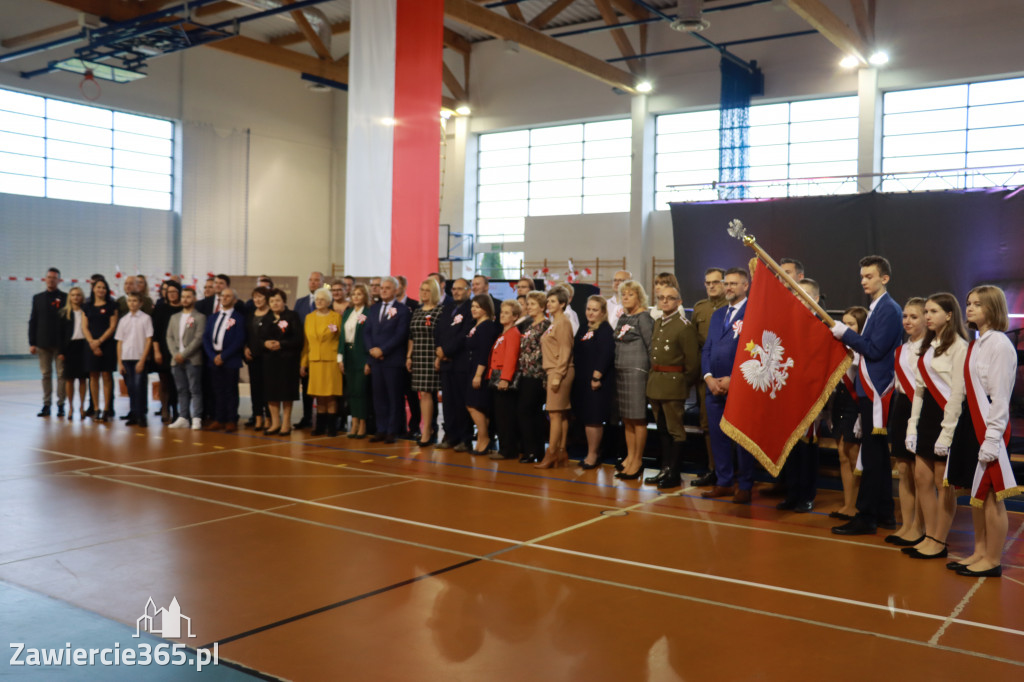 FOTORELACJA - Uroczystość Nadania Sztandaru Sp1 Poręba