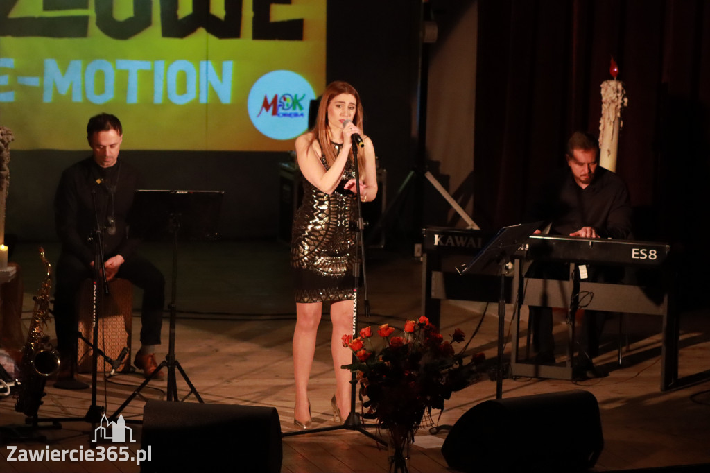 Fotorelacja Koncert Zaduszki Jezzowe w Porębie.