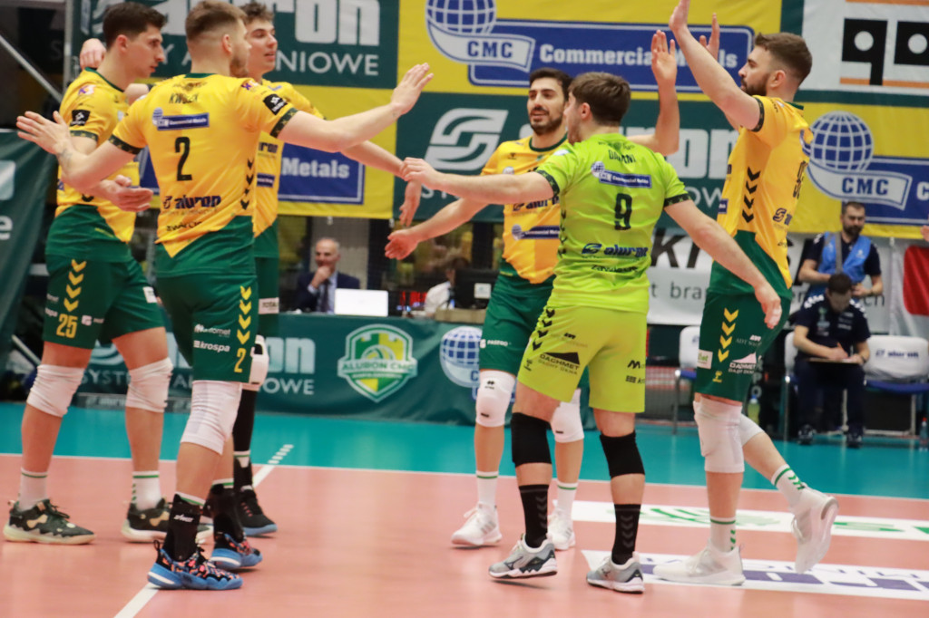 PRZEDŚWIĄTECZNE ZWYCIĘSTWO, RADOMIANIE POKONANI 3:0