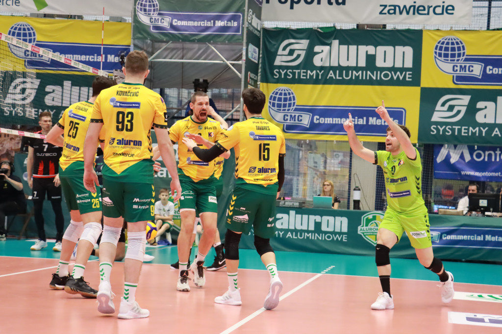 Rycerze nie dali szans Asseco Resovii Rzeszów i po zwycięstwie 3:0 awansowali na pozycję lidera