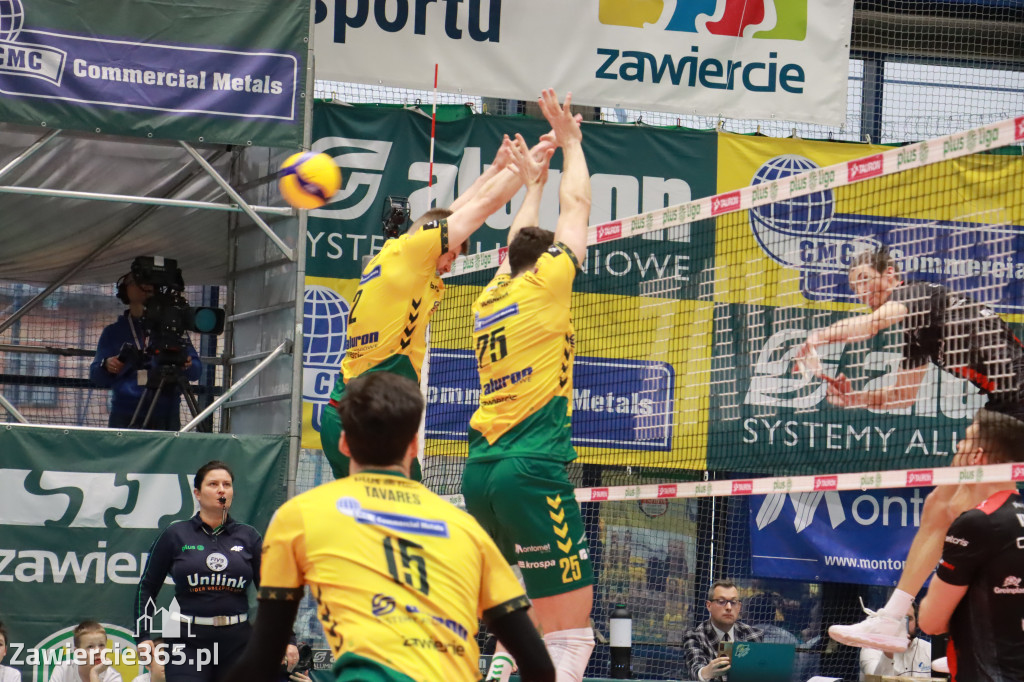 Rycerze nie dali szans Asseco Resovii Rzeszów i po zwycięstwie 3:0 awansowali na pozycję lidera