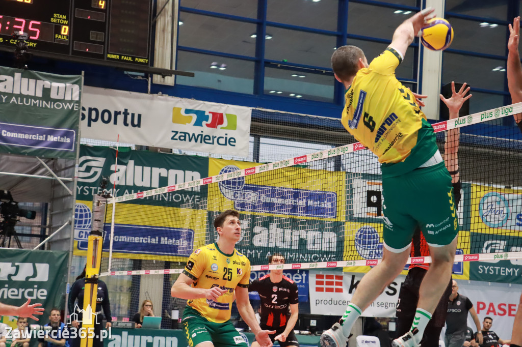 Rycerze nie dali szans Asseco Resovii Rzeszów i po zwycięstwie 3:0 awansowali na pozycję lidera