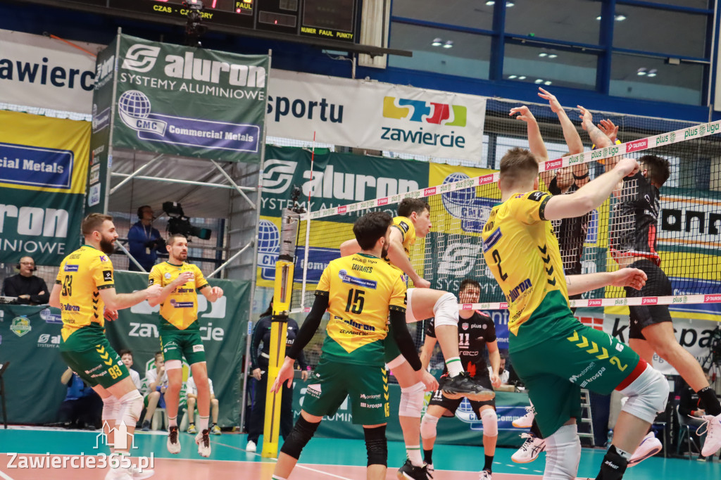 Rycerze nie dali szans Asseco Resovii Rzeszów i po zwycięstwie 3:0 awansowali na pozycję lidera