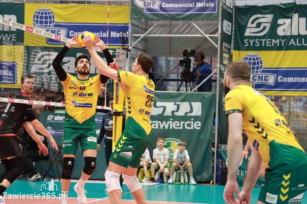 Rycerze nie dali szans Asseco Resovii Rzeszów i po zwycięstwie 3:0 awansowali na pozycję lidera