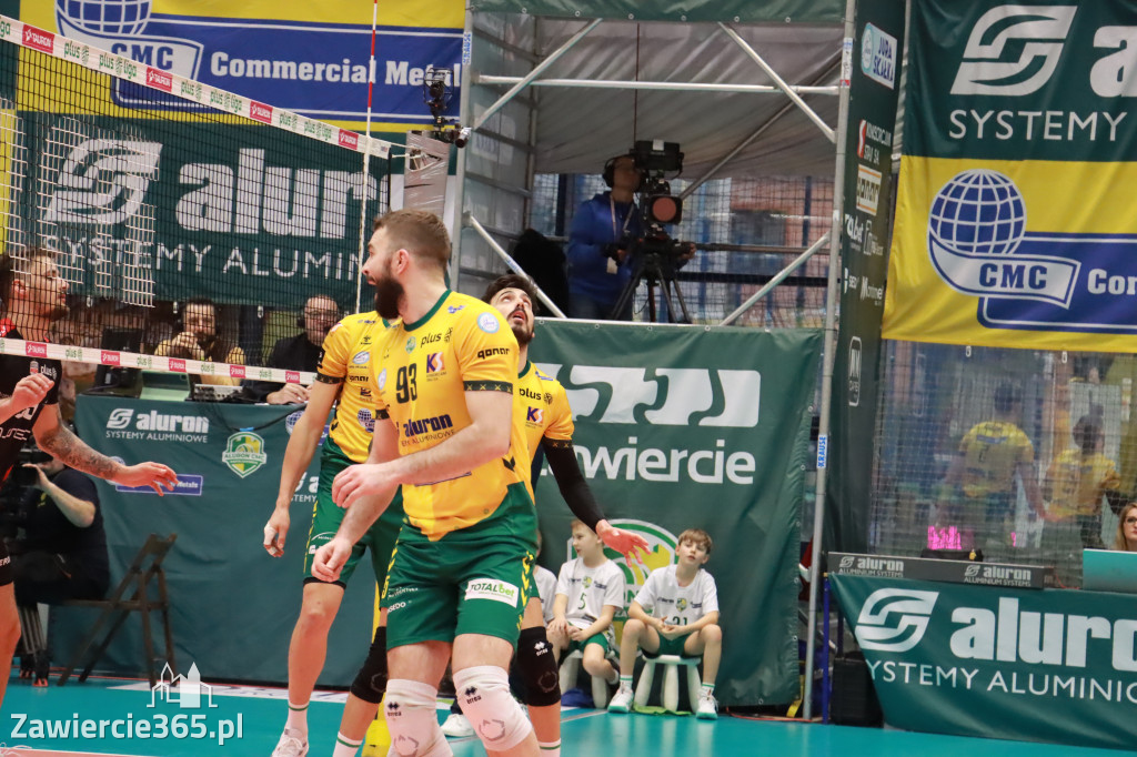 Rycerze nie dali szans Asseco Resovii Rzeszów i po zwycięstwie 3:0 awansowali na pozycję lidera