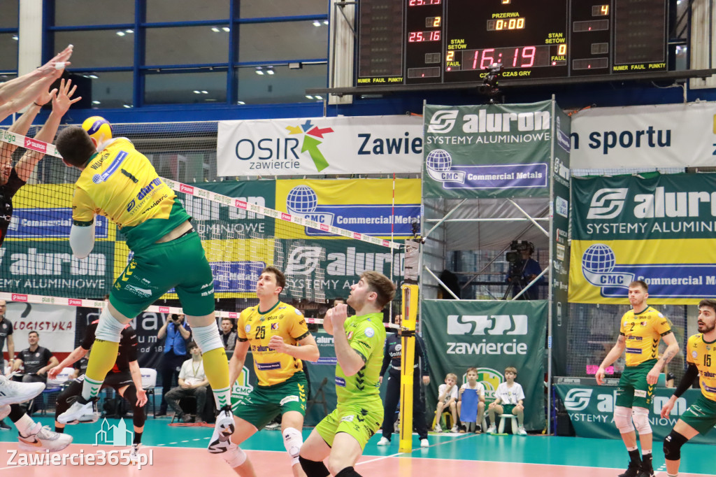Rycerze nie dali szans Asseco Resovii Rzeszów i po zwycięstwie 3:0 awansowali na pozycję lidera