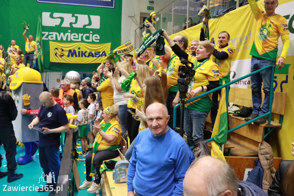 Rycerze nie dali szans Asseco Resovii Rzeszów i po zwycięstwie 3:0 awansowali na pozycję lidera