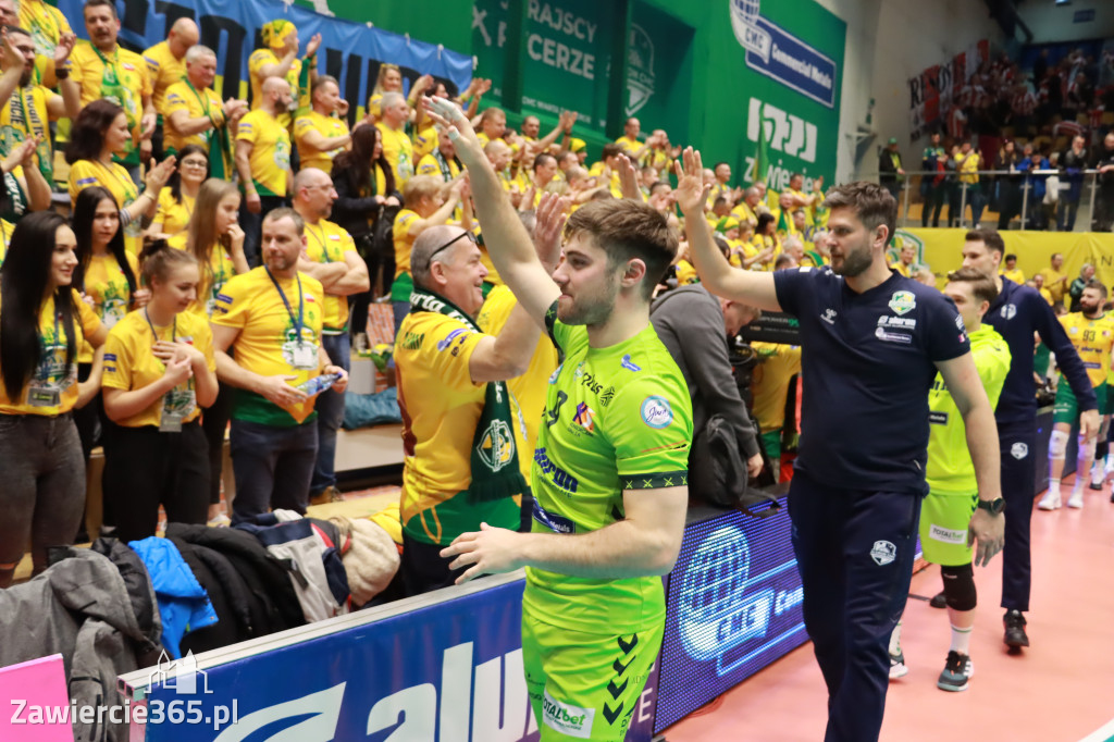 Rycerze nie dali szans Asseco Resovii Rzeszów i po zwycięstwie 3:0 awansowali na pozycję lidera