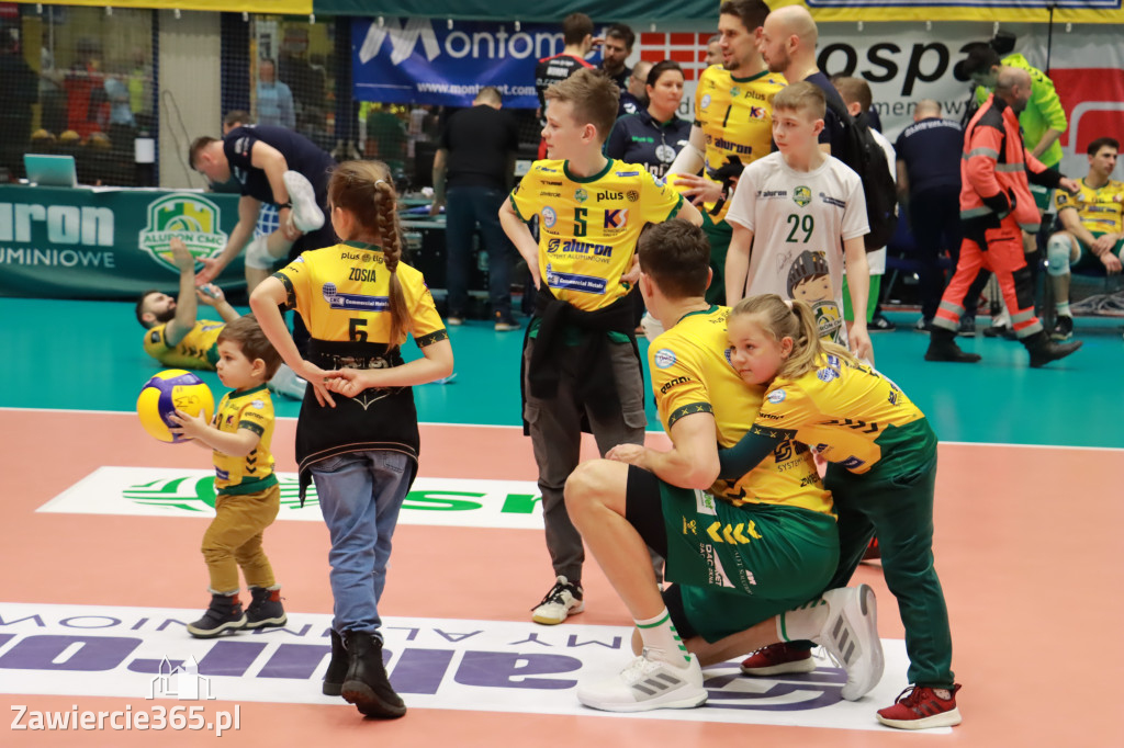 Rycerze nie dali szans Asseco Resovii Rzeszów i po zwycięstwie 3:0 awansowali na pozycję lidera