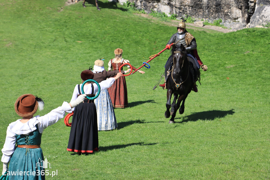 Fotorelacja. Zamek Ogrodzieniec: Pokazy Konne ,,Husaria
