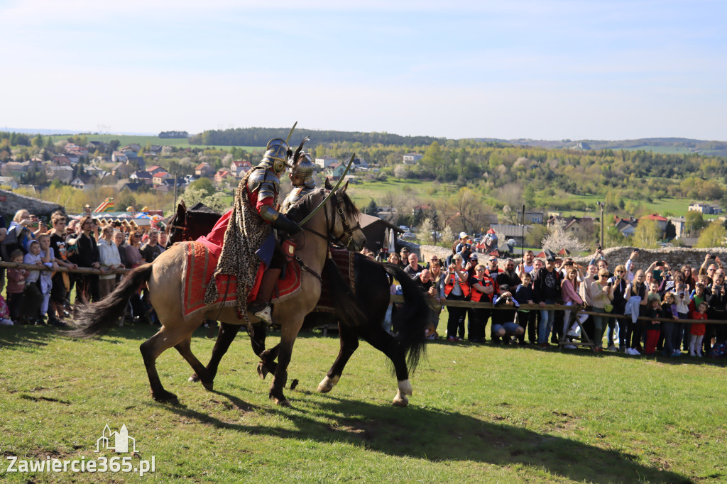Fotorelacja. Zamek Ogrodzieniec: Pokazy Konne ,,Husaria