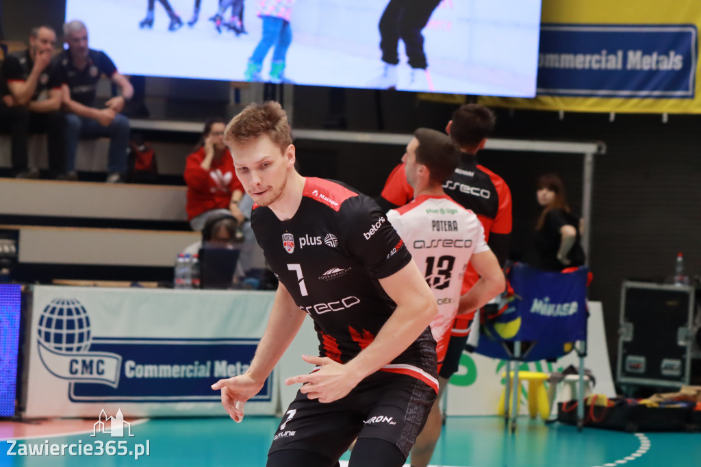Jurajscy Rycerze stojąc po ścianą, wrócili do meczu ze stanu 0:2 i pokonali Asseco Resovię po tie-breaku.