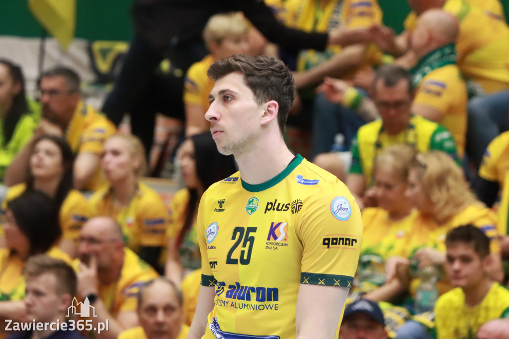 Jurajscy Rycerze stojąc po ścianą, wrócili do meczu ze stanu 0:2 i pokonali Asseco Resovię po tie-breaku.