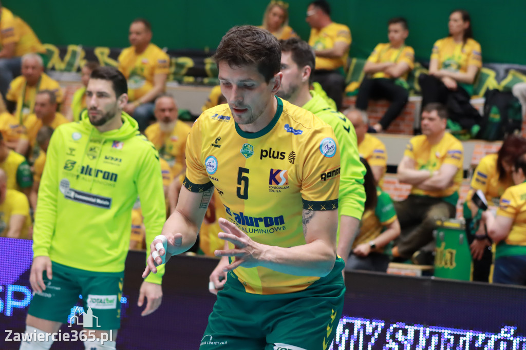 Jurajscy Rycerze stojąc po ścianą, wrócili do meczu ze stanu 0:2 i pokonali Asseco Resovię po tie-breaku.