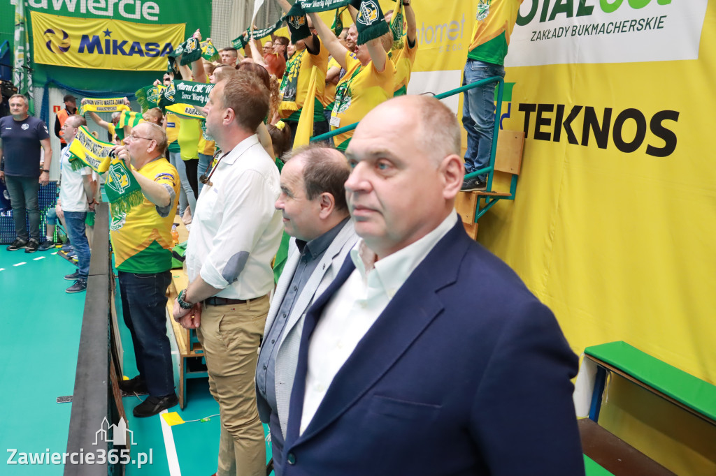 Jurajscy Rycerze stojąc po ścianą, wrócili do meczu ze stanu 0:2 i pokonali Asseco Resovię po tie-breaku.