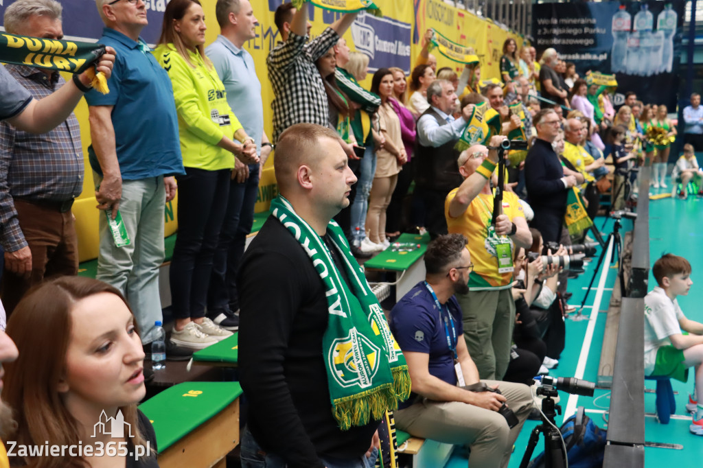 Jurajscy Rycerze stojąc po ścianą, wrócili do meczu ze stanu 0:2 i pokonali Asseco Resovię po tie-breaku.