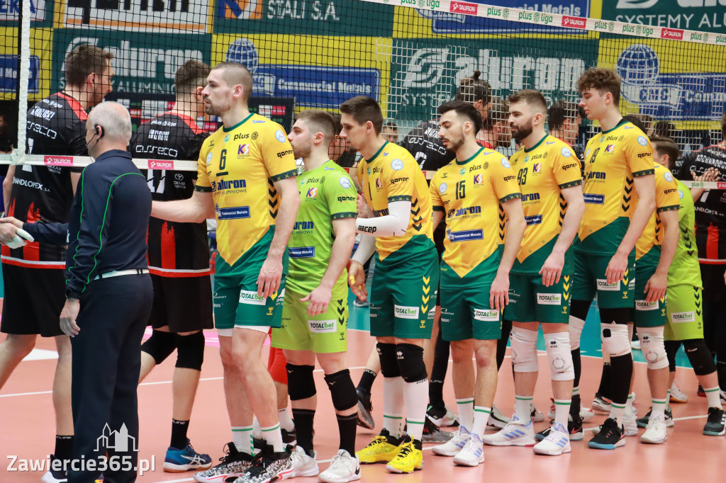 Jurajscy Rycerze stojąc po ścianą, wrócili do meczu ze stanu 0:2 i pokonali Asseco Resovię po tie-breaku.