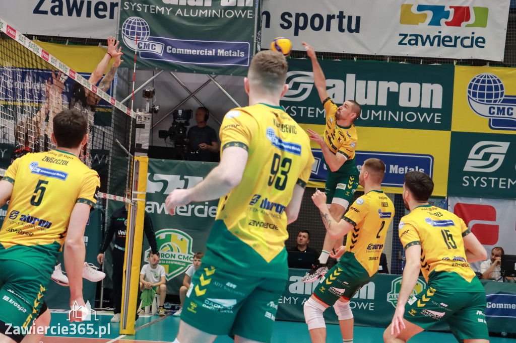 Jurajscy Rycerze stojąc po ścianą, wrócili do meczu ze stanu 0:2 i pokonali Asseco Resovię po tie-breaku.