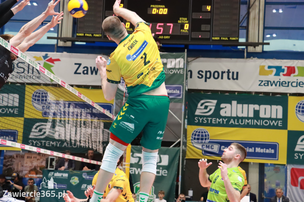 Jurajscy Rycerze stojąc po ścianą, wrócili do meczu ze stanu 0:2 i pokonali Asseco Resovię po tie-breaku.
