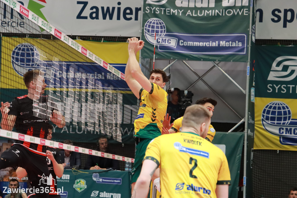 Jurajscy Rycerze stojąc po ścianą, wrócili do meczu ze stanu 0:2 i pokonali Asseco Resovię po tie-breaku.