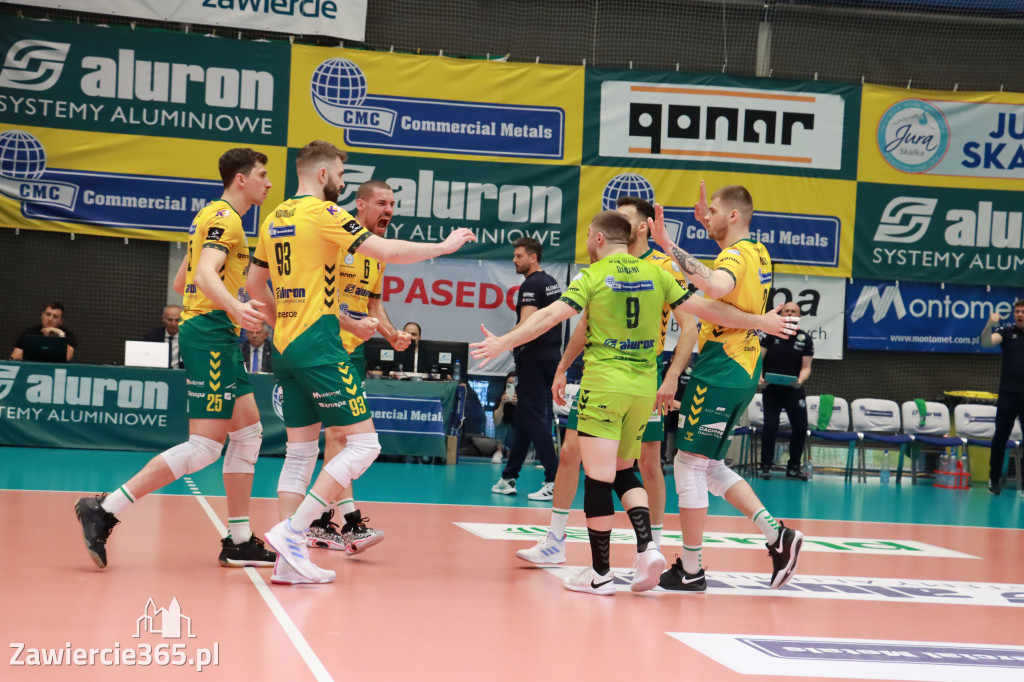 Jurajscy Rycerze stojąc po ścianą, wrócili do meczu ze stanu 0:2 i pokonali Asseco Resovię po tie-breaku.