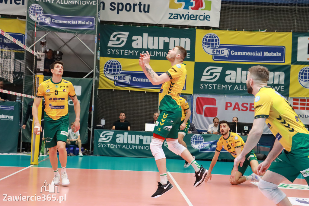 Jurajscy Rycerze stojąc po ścianą, wrócili do meczu ze stanu 0:2 i pokonali Asseco Resovię po tie-breaku.