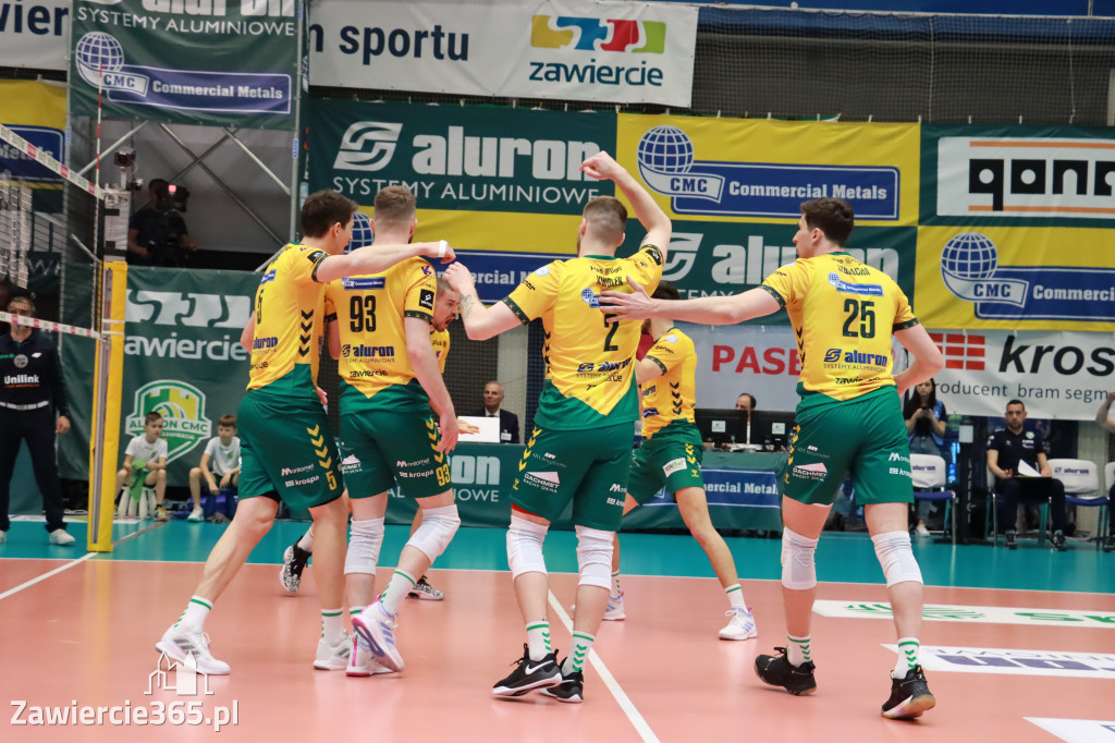 Jurajscy Rycerze stojąc po ścianą, wrócili do meczu ze stanu 0:2 i pokonali Asseco Resovię po tie-breaku.