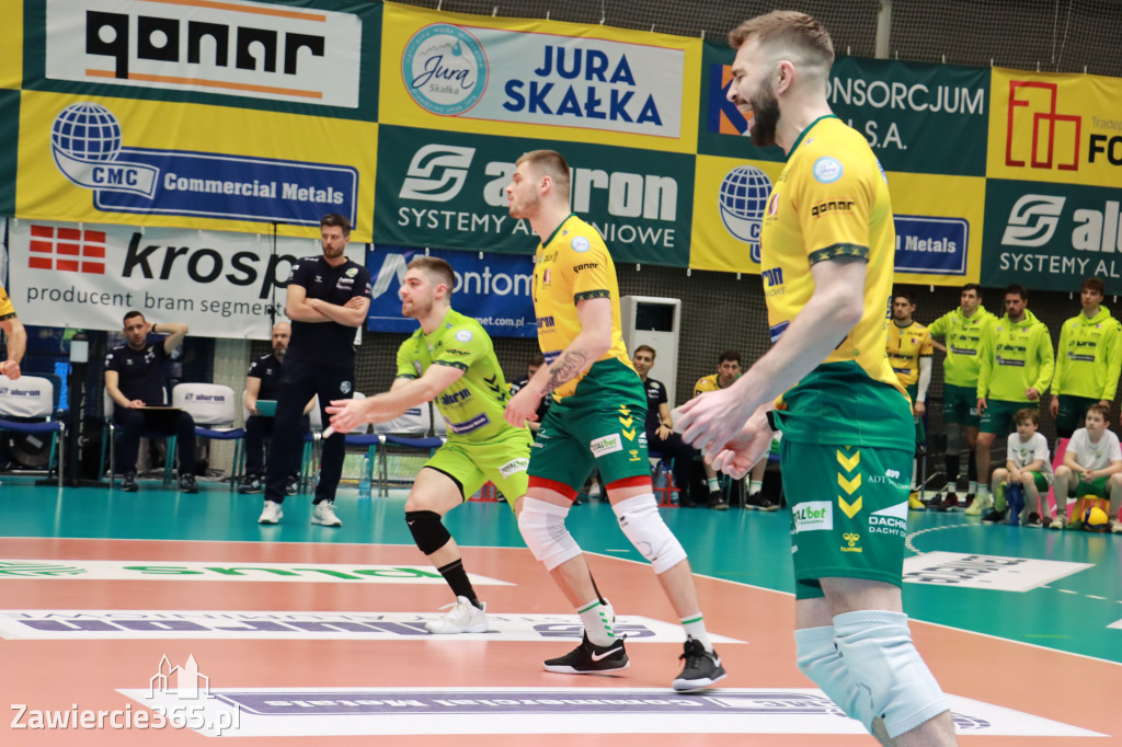 Jurajscy Rycerze stojąc po ścianą, wrócili do meczu ze stanu 0:2 i pokonali Asseco Resovię po tie-breaku.