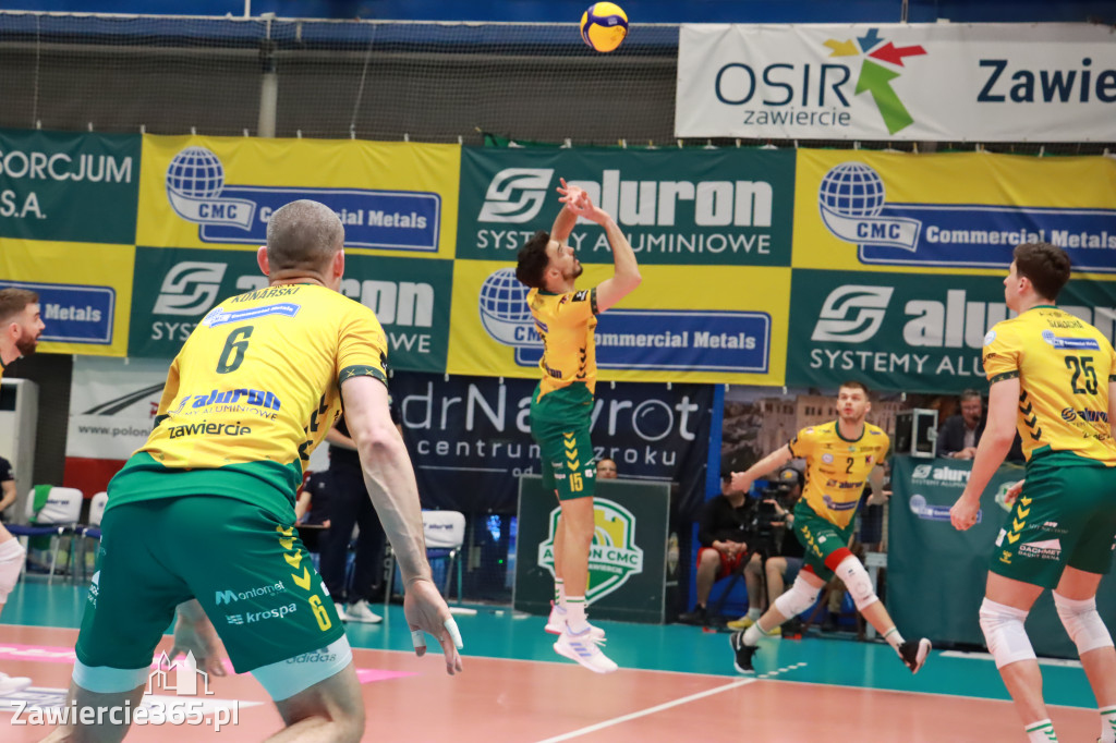 Jurajscy Rycerze stojąc po ścianą, wrócili do meczu ze stanu 0:2 i pokonali Asseco Resovię po tie-breaku.