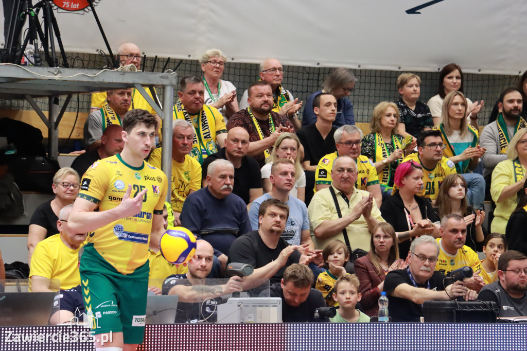 Jurajscy Rycerze stojąc po ścianą, wrócili do meczu ze stanu 0:2 i pokonali Asseco Resovię po tie-breaku.