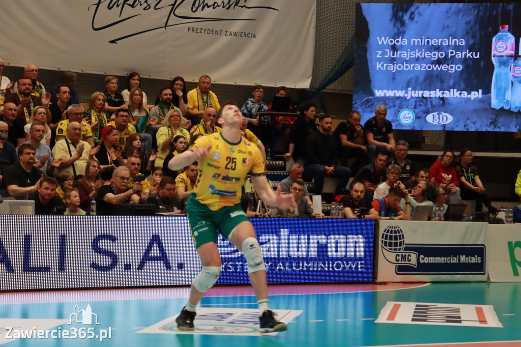 Jurajscy Rycerze stojąc po ścianą, wrócili do meczu ze stanu 0:2 i pokonali Asseco Resovię po tie-breaku.