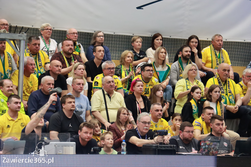 Jurajscy Rycerze stojąc po ścianą, wrócili do meczu ze stanu 0:2 i pokonali Asseco Resovię po tie-breaku.