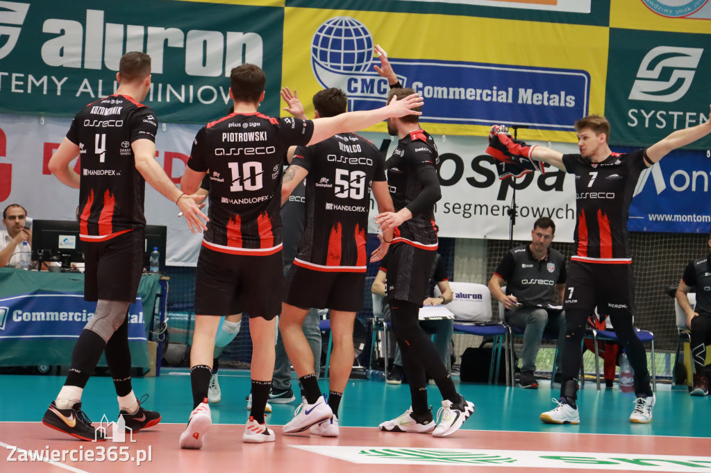 Jurajscy Rycerze stojąc po ścianą, wrócili do meczu ze stanu 0:2 i pokonali Asseco Resovię po tie-breaku.