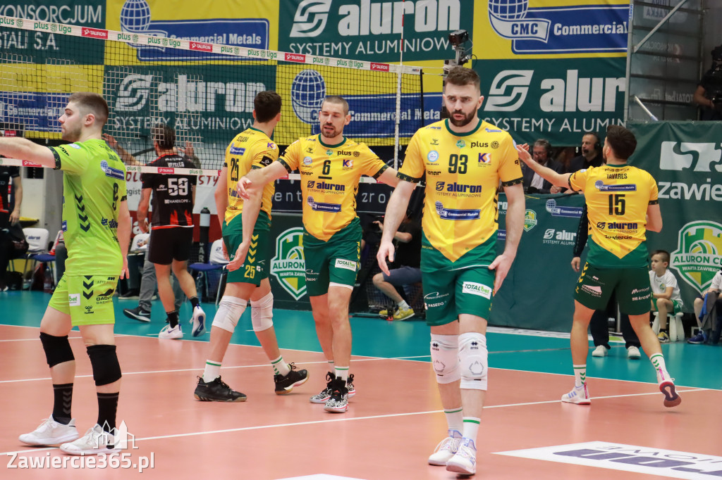 Jurajscy Rycerze stojąc po ścianą, wrócili do meczu ze stanu 0:2 i pokonali Asseco Resovię po tie-breaku.