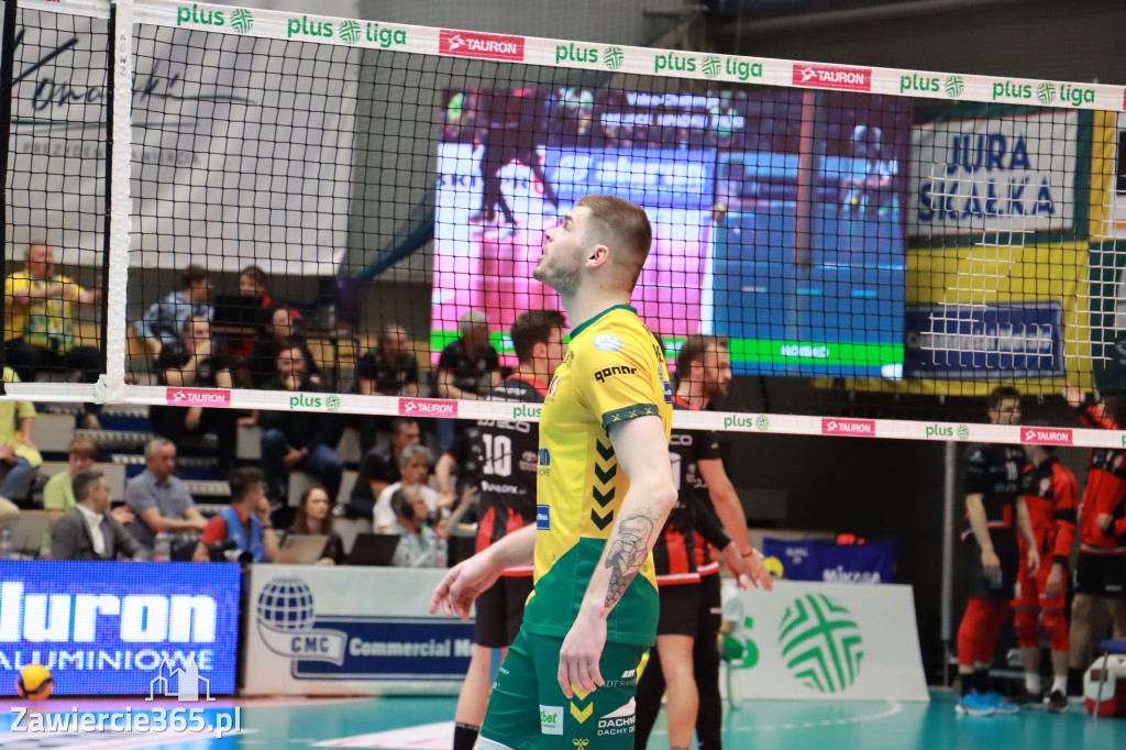 Jurajscy Rycerze stojąc po ścianą, wrócili do meczu ze stanu 0:2 i pokonali Asseco Resovię po tie-breaku.