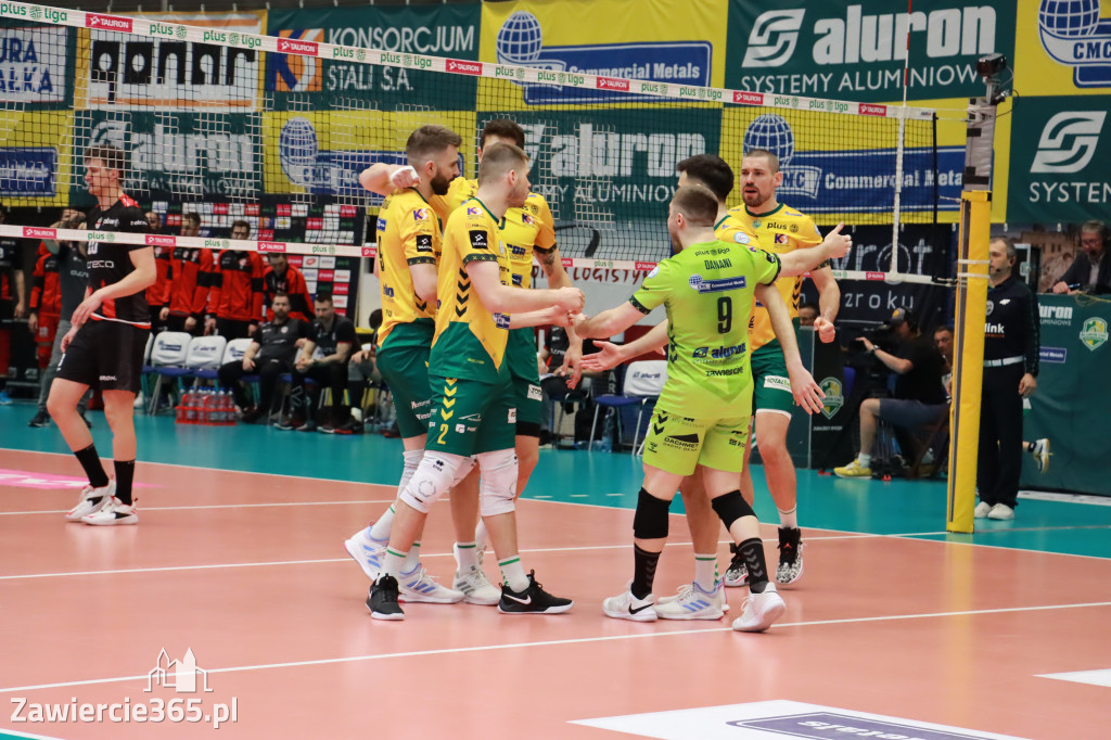 Jurajscy Rycerze stojąc po ścianą, wrócili do meczu ze stanu 0:2 i pokonali Asseco Resovię po tie-breaku.