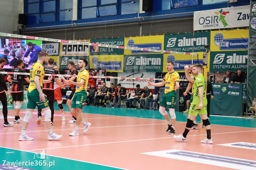 Jurajscy Rycerze stojąc po ścianą, wrócili do meczu ze stanu 0:2 i pokonali Asseco Resovię po tie-breaku.