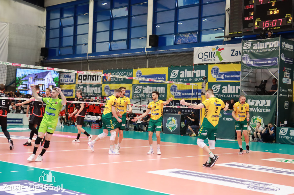 Jurajscy Rycerze stojąc po ścianą, wrócili do meczu ze stanu 0:2 i pokonali Asseco Resovię po tie-breaku.