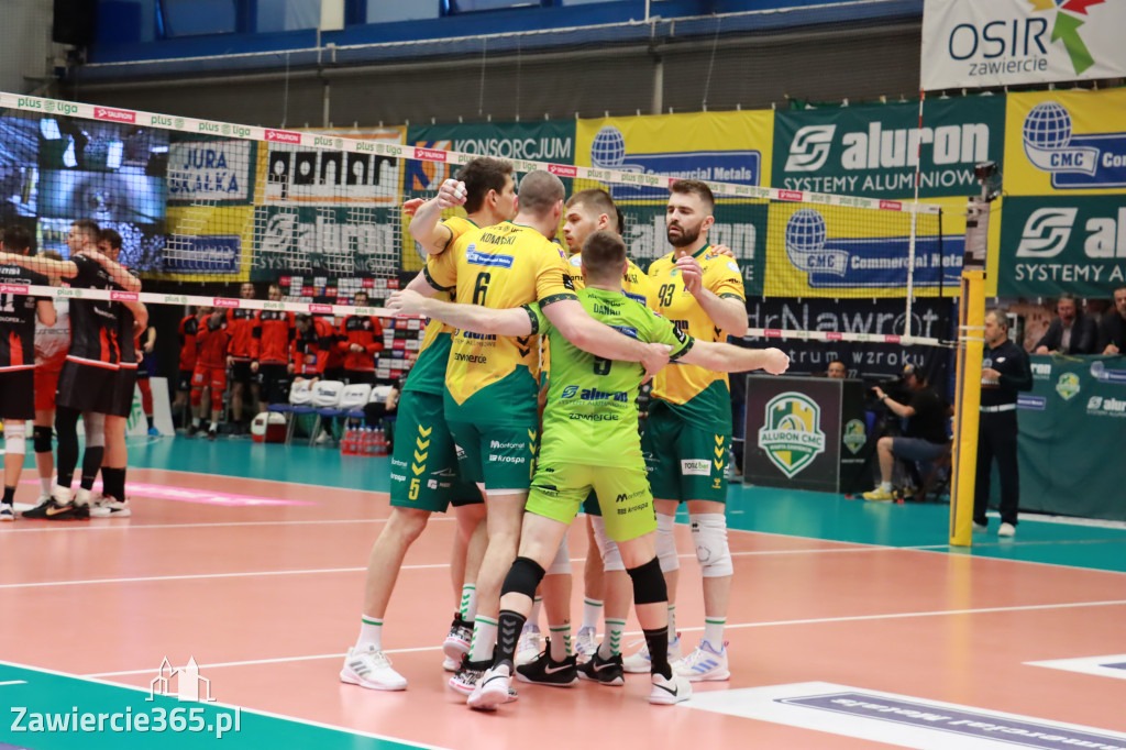 Jurajscy Rycerze stojąc po ścianą, wrócili do meczu ze stanu 0:2 i pokonali Asseco Resovię po tie-breaku.